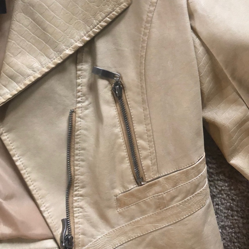 Jacket - Picture 5 of 8